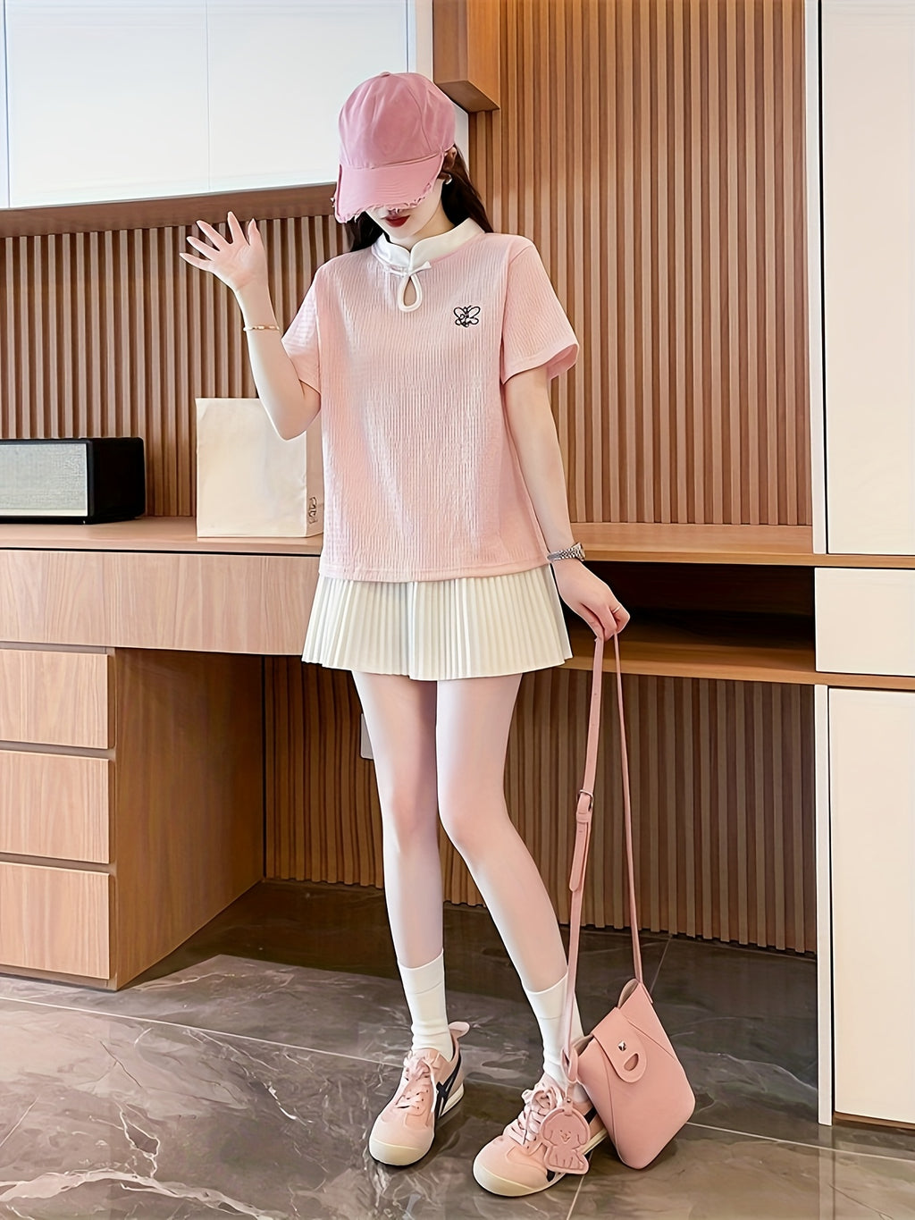 Women'S Summer Chinese Cheongsam Collar Button- Cutout Butterfly Embroidery Short Sleeve T-Shirt - Light Pink Casual Round Neck Top for Casual Attire, Butterfly Print Shirt, Elegant Embroidery