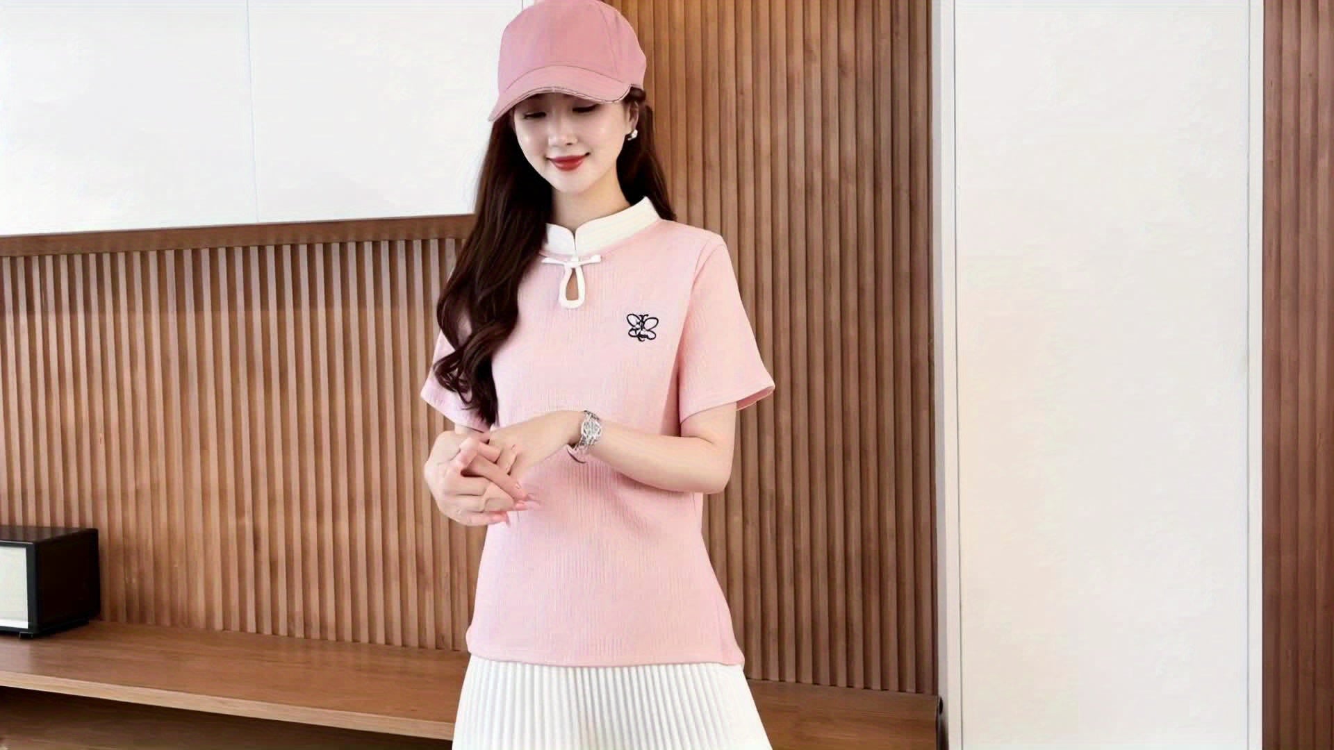 Women'S Summer Chinese Cheongsam Collar Button- Cutout Butterfly Embroidery Short Sleeve T-Shirt - Light Pink Casual Round Neck Top for Casual Attire, Butterfly Print Shirt, Elegant Embroidery