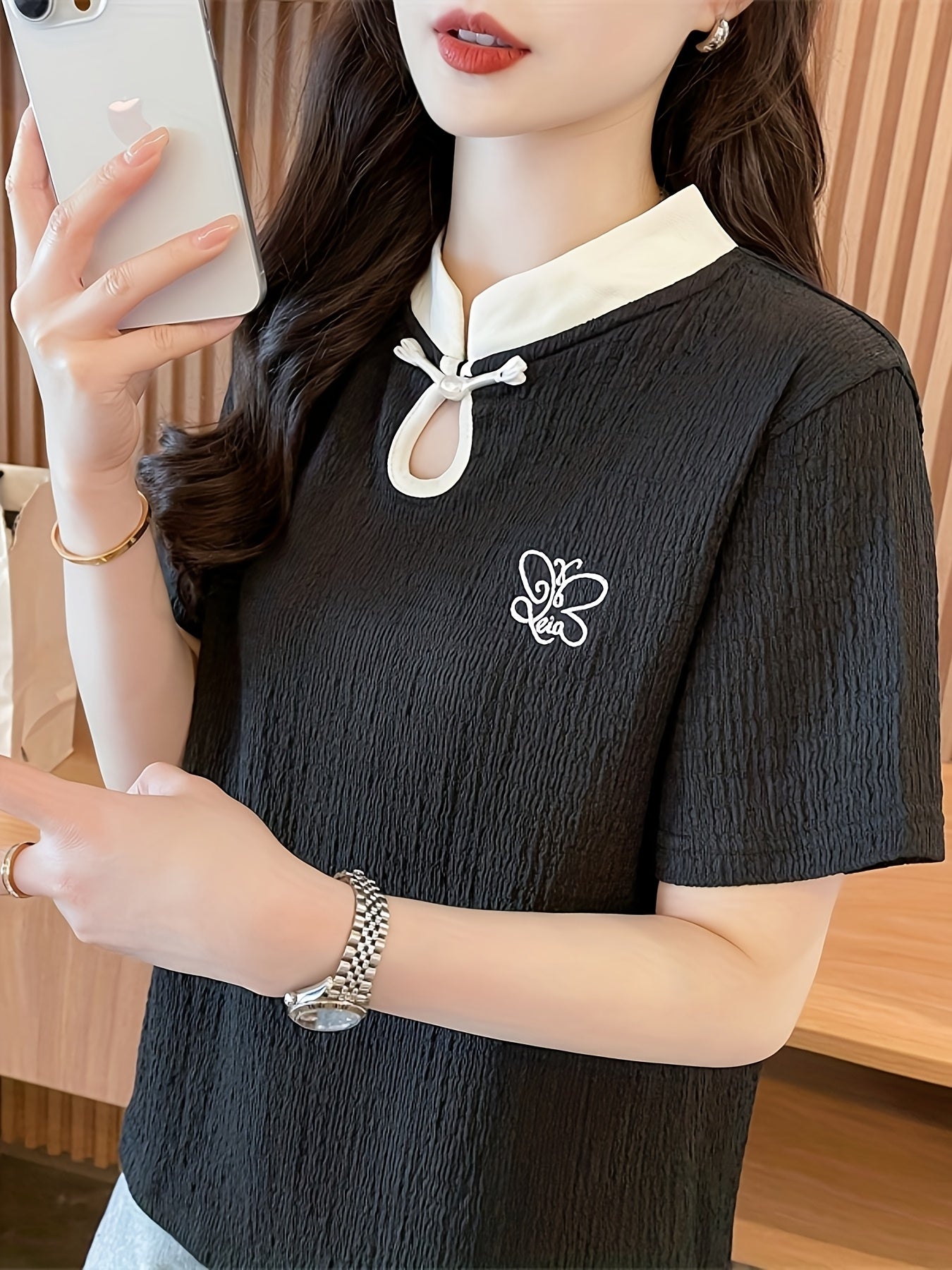 Women'S Summer Chinese Cheongsam Collar Button- Cutout Butterfly Embroidery Short Sleeve T-Shirt - Light Pink Casual Round Neck Top for Casual Attire, Butterfly Print Shirt, Elegant Embroidery
